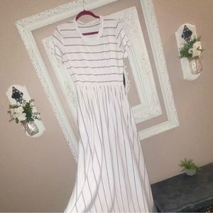 ❌❌SOLD❌❌WHITE AND GRAY MAXI DRESS WITH POCKETS